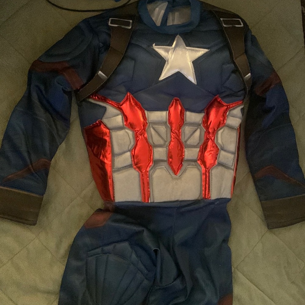 Captain America costume size small for 3-4 year olds